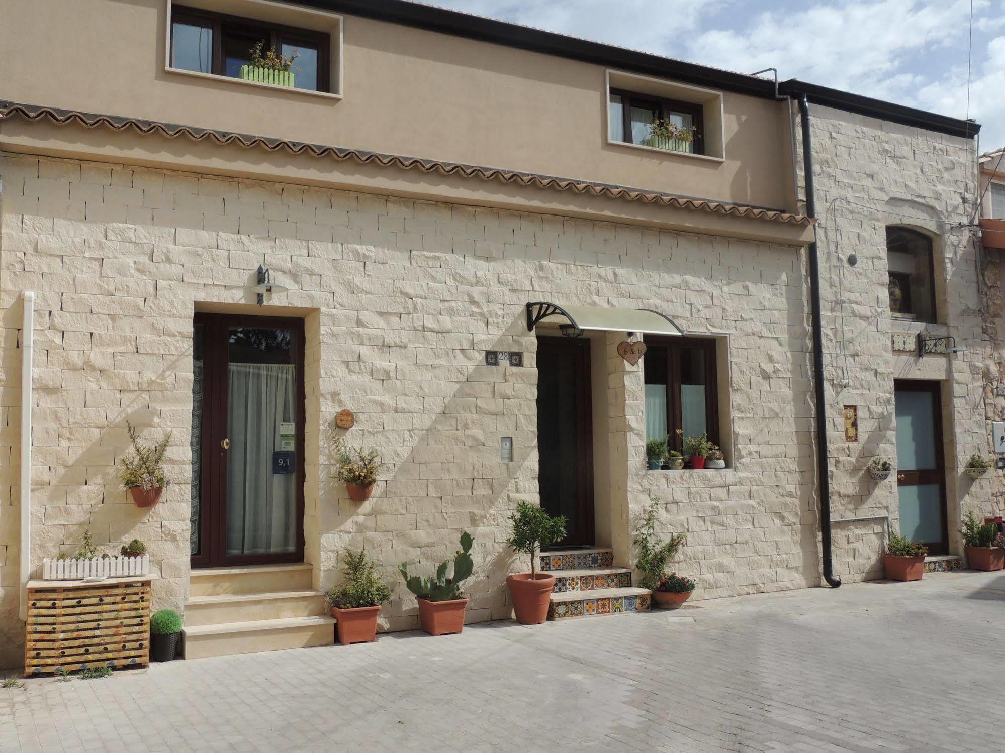 Monolocale L'Abbraccio Apartment Ragusa Bagian luar foto